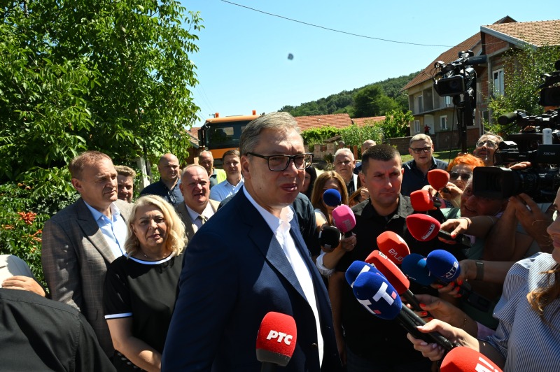 Predsednik Srbije Aleksandar Vucic vazno je da cujemo potrebe gradjana