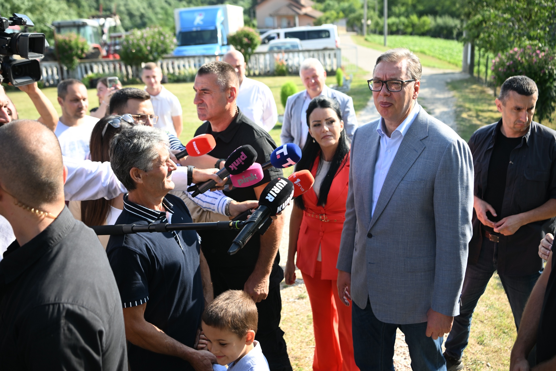 Predsednik Srbije Aleksandar Vucic izdvojicemo vise novca za lokalne puteve u celoj Srbiji