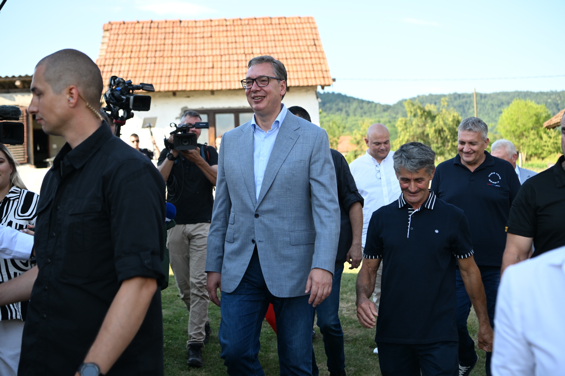 Predsednik Srbije Aleksandar Vucic izdvojicemo vise novca za lokalne puteve u celoj Srbiji
