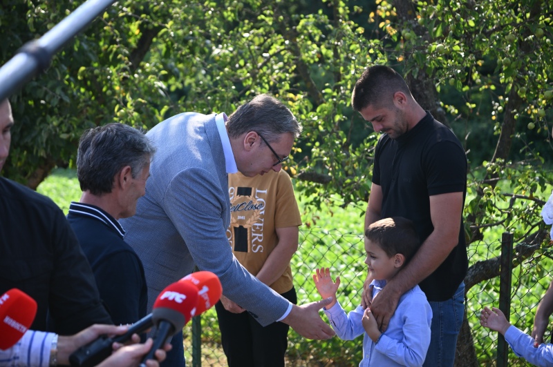 Predsednik Srbije Aleksandar Vucic izdvojicemo vise novca za lokalne puteve u celoj Srbiji