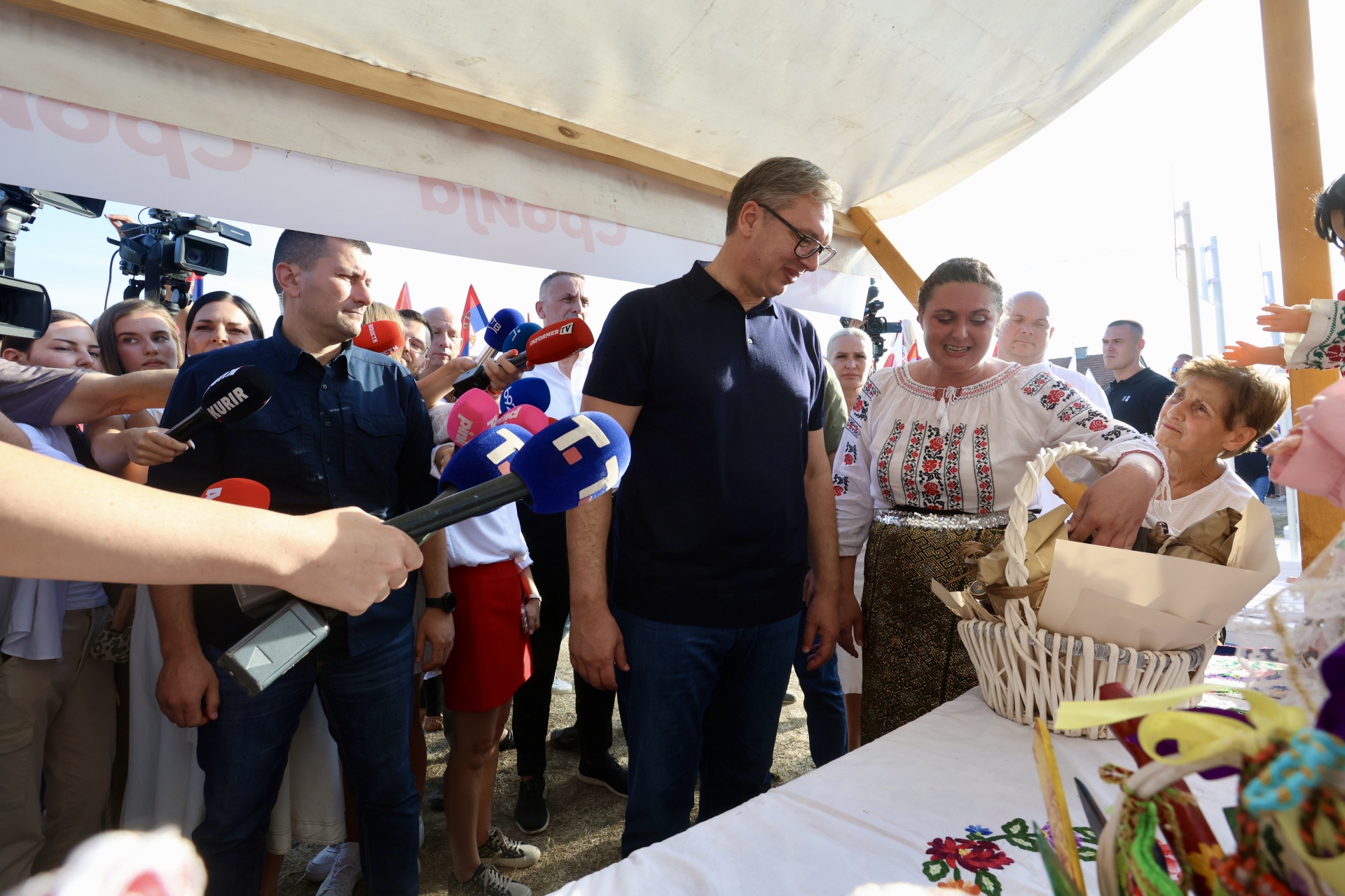 Председник Србије Александар Вучић изјавио је данас на скупу грађана у Владимировцима код Алибунара да ће предизборна кампања СНС имати много фаза и бити другачија него до сада, а посебно њен последњи део.