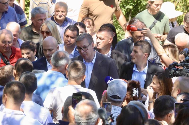 Predsednik Srbije Aleksandar Vucic treba prosiriti put do staklenog vidikovca na Kablaru