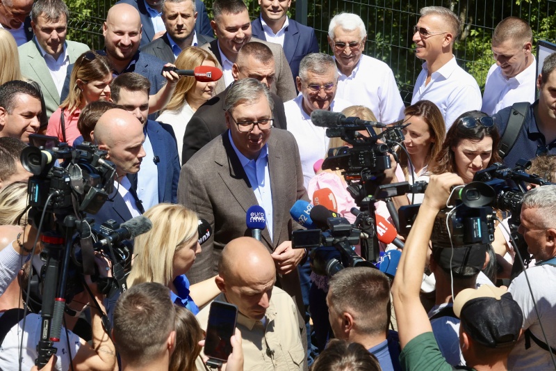 Predsednik Srbije Aleksandar Vucic treba prosiriti put do staklenog vidikovca na Kablaru