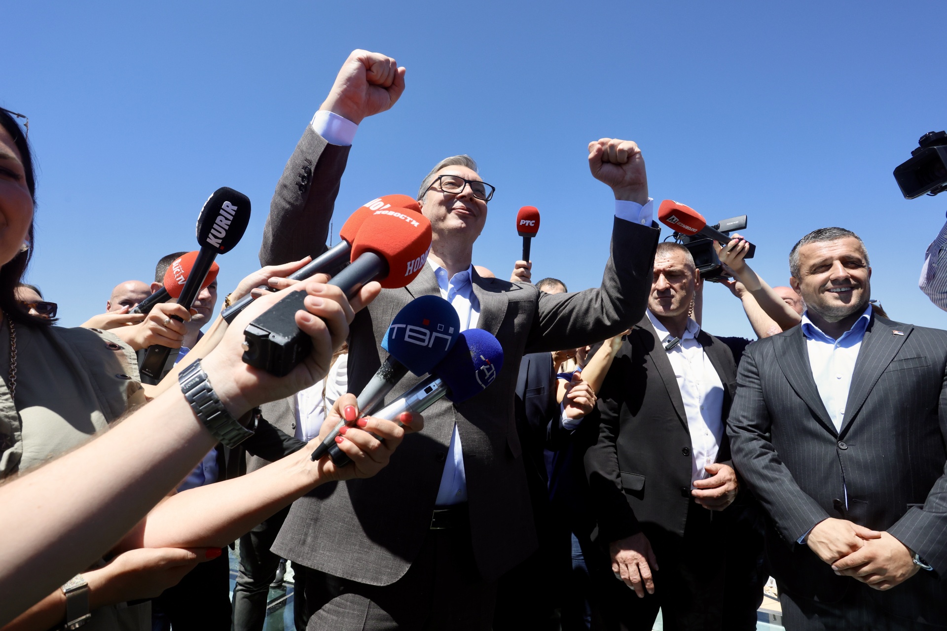 Predsednik Srbije Aleksandar Vucic treba prosiriti put do staklenog vidikovca na Kablaru