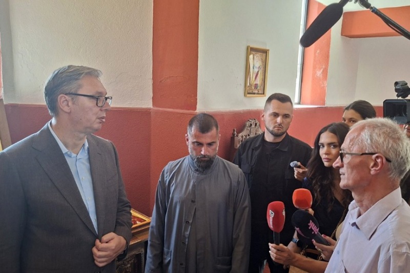 Predsednik Srbije Aleksandar Vucic hvala vam sto cuvate srpsko ime i prezime