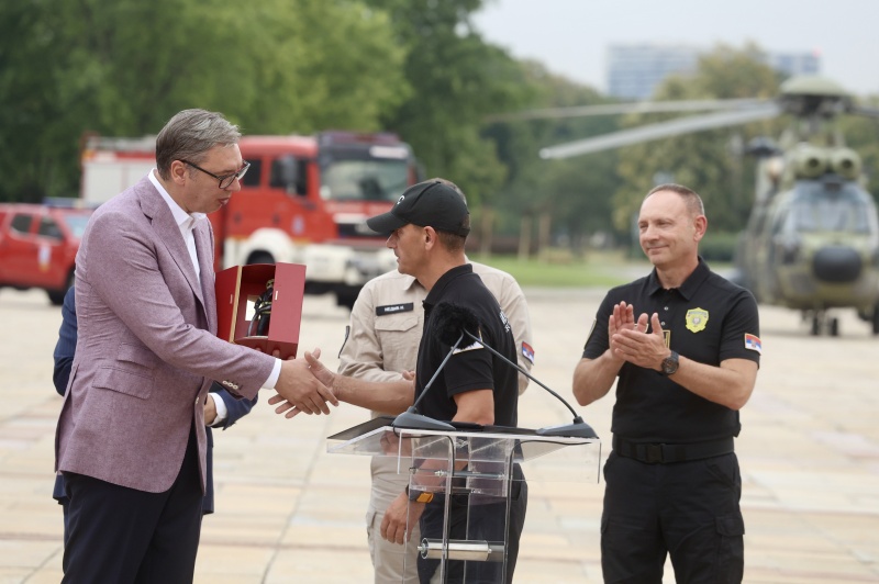 Predsednik Srbije Aleksandar Vucic Branili ste, u nama prijateljskoj zemlji, ljudske zivote