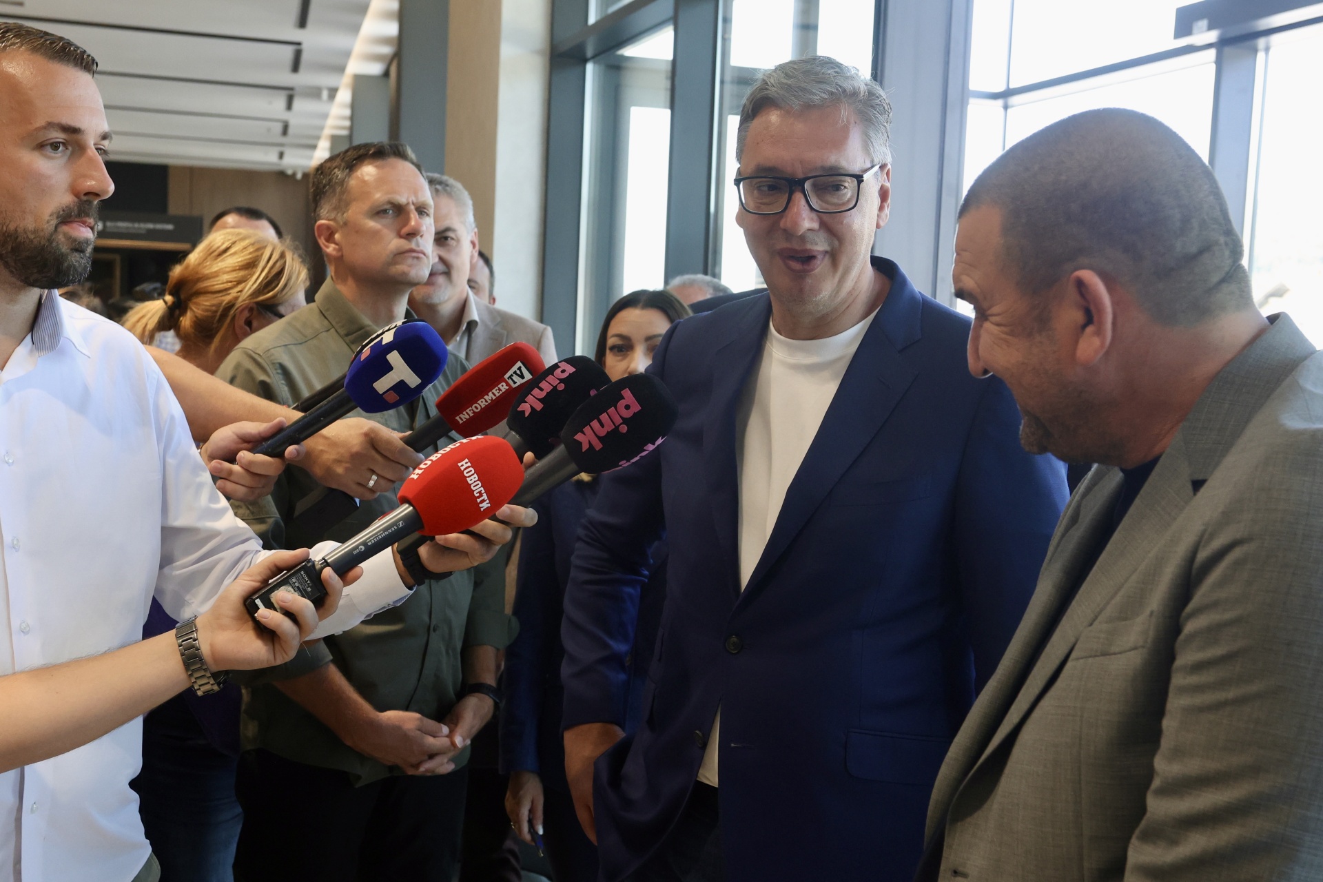 https://www.sns.org.rs/novosti/vesti/vucic-potrebna-ulaganja-u-puteve