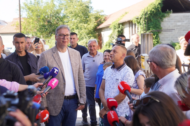 Председник Србије Александар Вучић изјавио је данас, током посете породици Филиповић у селу Пејковац код Житорађе, да објекат истуреног одељења школе у том селу није обнављан од 1970. године, због чега је неопходно улагање од око два милиона евра за реконструкцију.