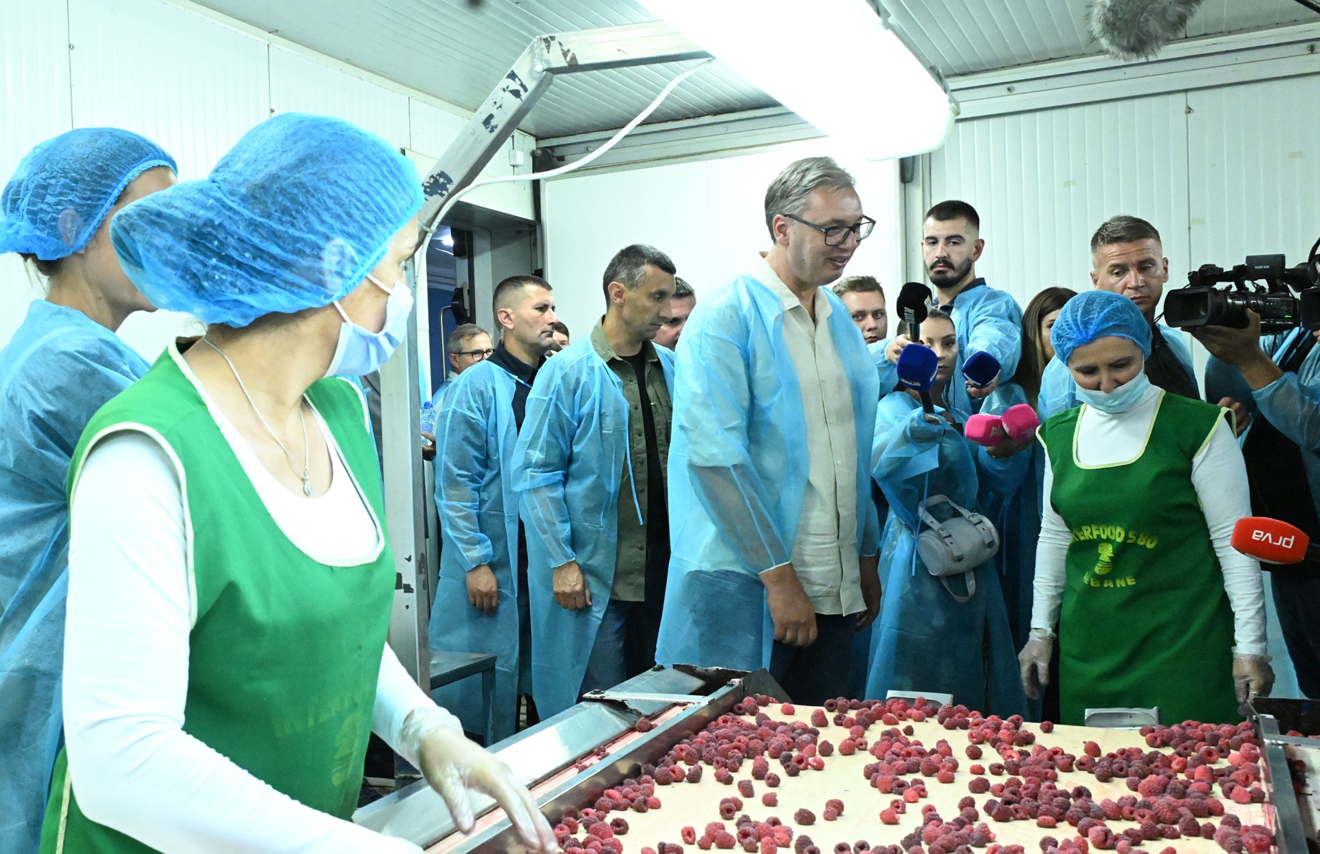 Председник Србије Александар Вучић најавио је данас у Лебану да ће за месец или месец и по дана почети обнова Основне школе "Радован Ковачевић Максим".