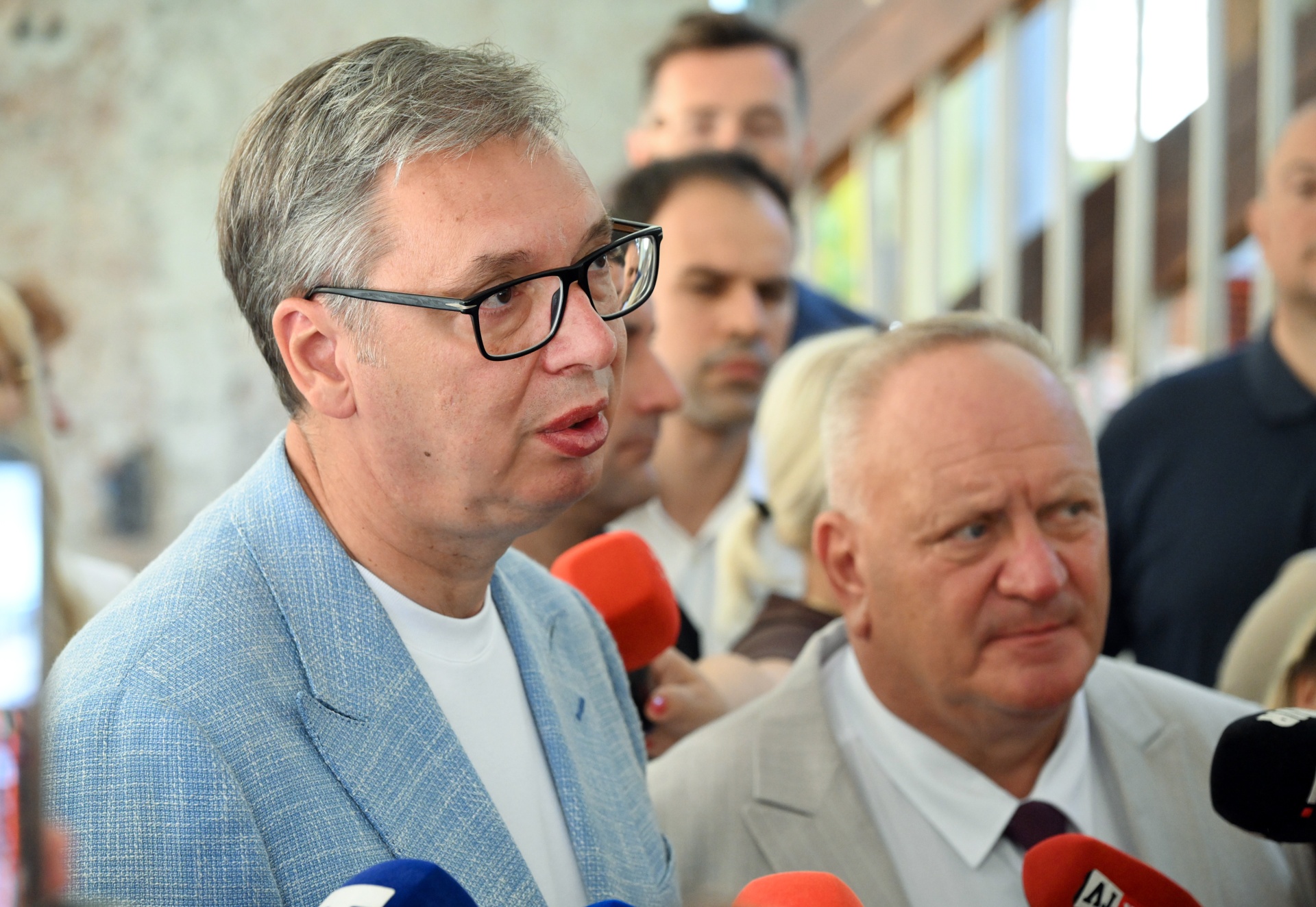 Председник Србије Александар Вучић најавио је данас у Лесковцу да ће бити направљен посебан и свеобухватан програм развоја за пет округа на југу Србије, Пчињски, Јабланички, Топлички, Пиротски и Нишавски, који ће подразумевати програме у свим областима, од инфраструктуре, образовања и улагања у индустријализацију.