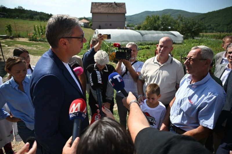 Predsednik Srbije Aleksandar Vucic Dezeva ce dobiti potpuno novu skolu, u naredna dva meseca i put ka Vranovini