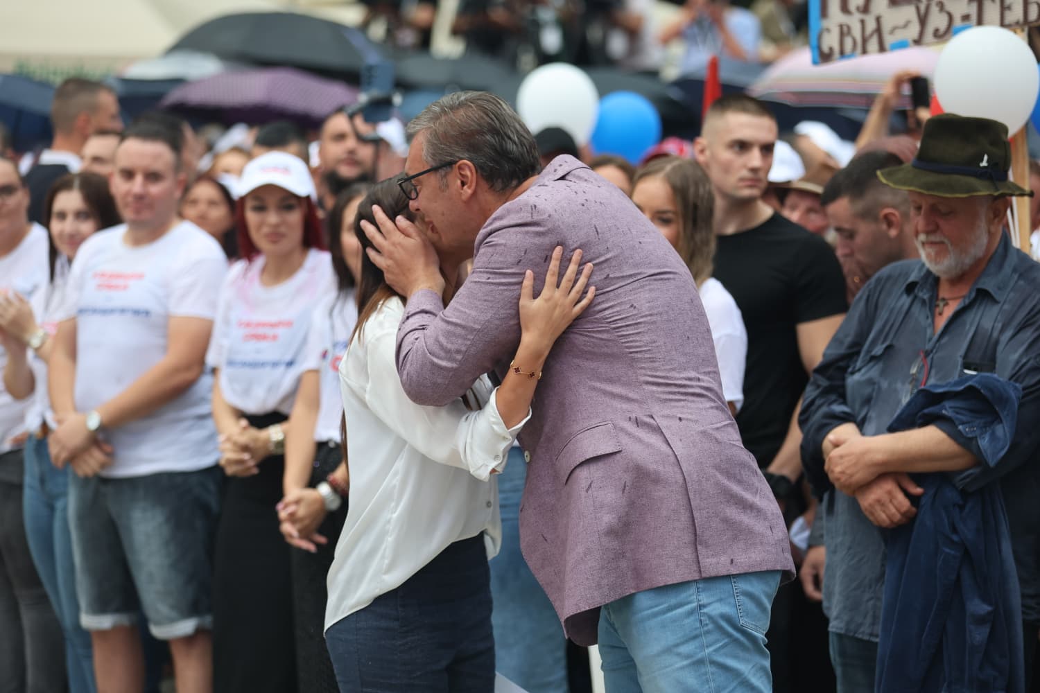 Председник Србије Александар Вучић изјавио је данас на митингу "Уједињена Србија" у Ужицу да када Србин трпи терор, он зна да има нешто више за шта се бори, да постоји нешто што му никада неће дозволити да се преда, а то је Србија и њена будућност.