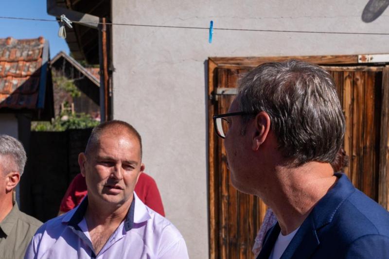 Predsednik Srbije Aleksandar Vucic radice se put od Karavukova do Bogojeva