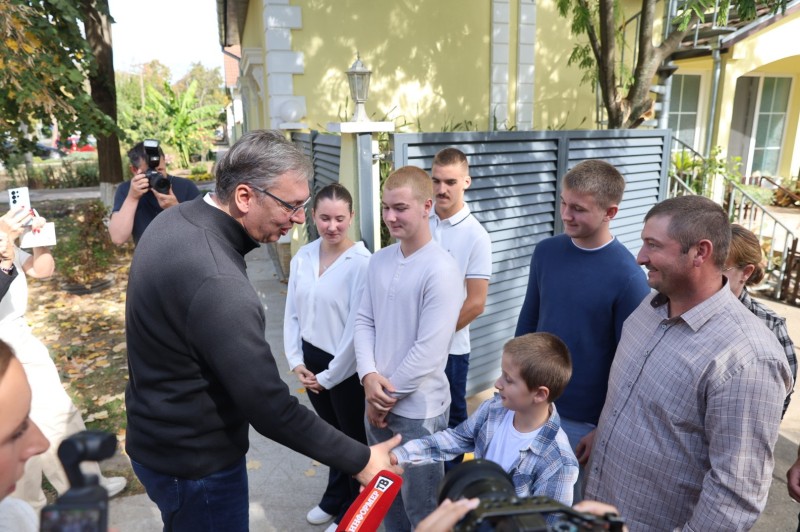 Predsednik Srbije Aleksandar Vucic razlika izmedju nas i drugih mora da bude u pristojnosti