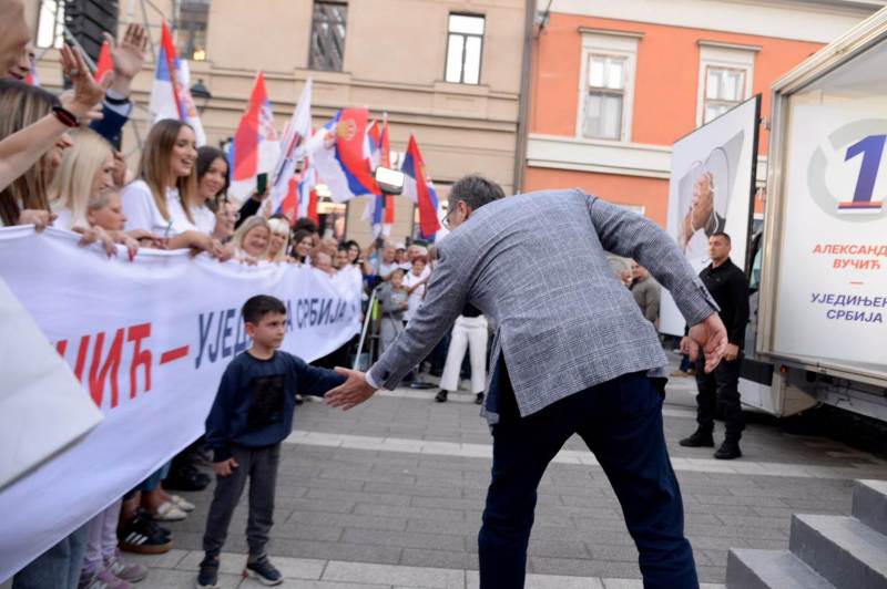 Nosilac liste "Aleksandar Vucic - Ujedinjena Srbija" Aleksandar Vucic dogovorio sam se sa Danom da krenemo u izgradnju auto-puta Beograd–Temisvar
