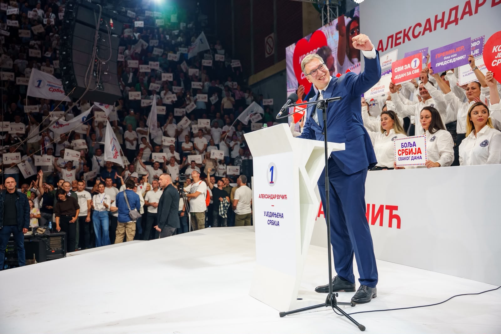 Носилац листе "Александар Вучић - Уједињена Србија" Александар Вучић изјавио је да се 25. октобра води одсудна, одлучујућа битка и да ће бити најтежа до сада, и то не зато што се та листа суочава са неким ко је много паметнији, бољи, већ јер је велика сила споља ударила на Србију.