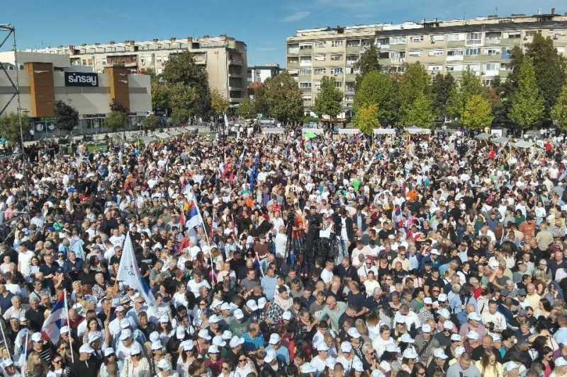 Nosilac liste "Aleksandar Vucic - Ujedinjena Srbija" Aleksandar Vucic imamo specijalni program za jug Srbije koji ce dovesti do velikih promena