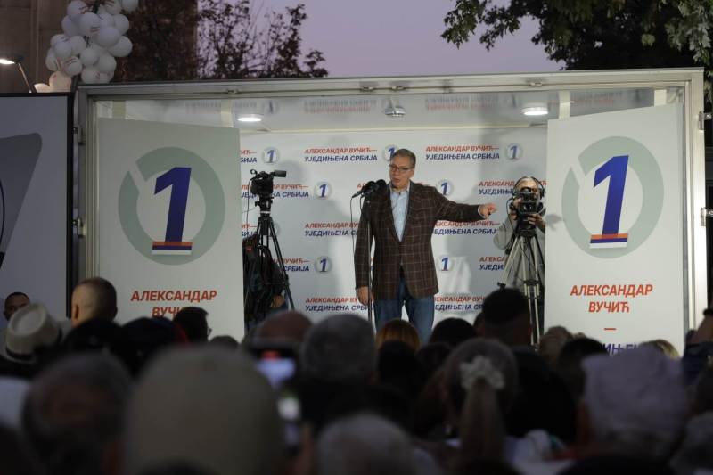 Nosilac liste "Aleksandar Vucic - Ujedinjena Srbija" Aleksandar Vucic u Sapcu gradimo novu bolnicu i moramo da uradimo kanalizaciju