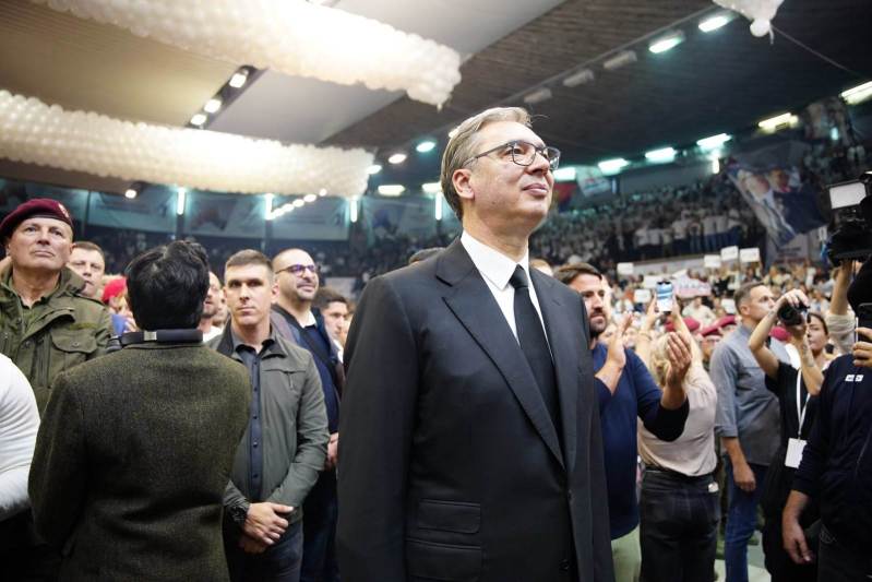 Nosilac liste "Aleksandar Vucic - Ujedinjena Srbija" Aleksandar Vucic za nepune cetiri godine prosecna plata bice 1.500, penzije 800 evra