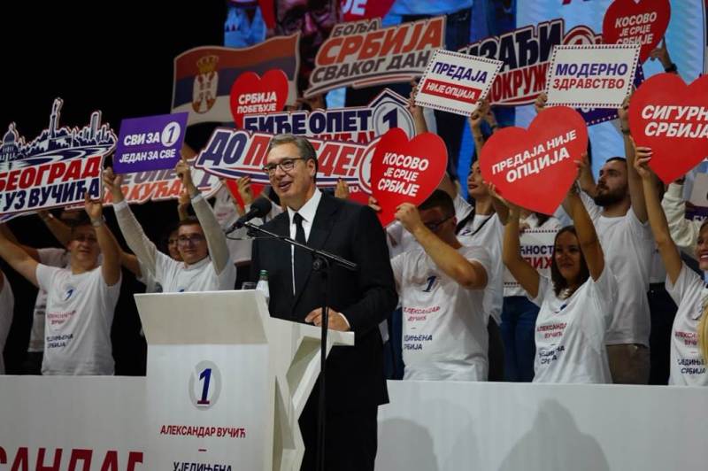 Nosilac liste "Aleksandar Vucic - Ujedinjena Srbija" Aleksandar Vucic za nepune cetiri godine prosecna plata bice 1.500, penzije 800 evra