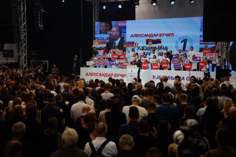 Nosilac liste "Aleksandar Vucic - Ujedinjena Srbija" Aleksandar Vucic za nepune cetiri godine prosecna plata bice 1.500, penzije 800 evra