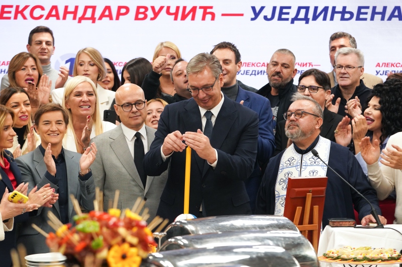 Nosilac liste "Aleksandar Vucic - Ujedinjena Srbija" Aleksandar Vucic obelezavamo slavu u uslovima revolucionarnog terora, moramo da budemo istrajni