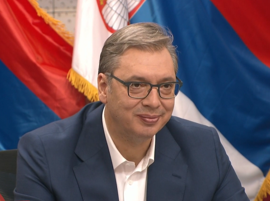 Лидер опозиције Александар Вучић изјавио је вечерас да "Студентска листа" није била спремна да прихвати победу на парламентарним изборима и да су за пет дана срушили владавину права и истакао да никога не могу да терају на подношење оставки, већ да треба да формирају институције па да онда замене људе које хоће.